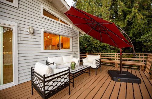 Maple Heights-Lake Desire House | #Marbella Lane - Hidden Gem on Scenic Shady Lake