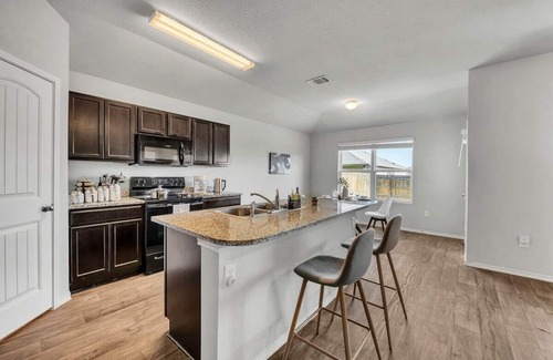 Austin House | Experience @ Marbella Lane: Inviting 3BR Home in Austin