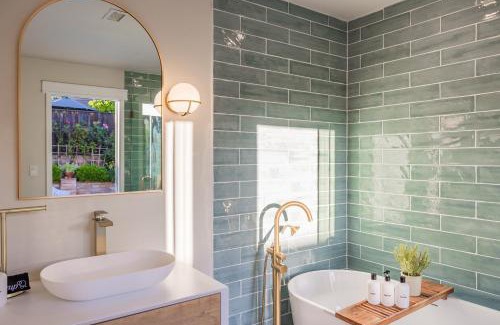 Fullerton House | Vibrant @ Marbella Lane - Chic Designer Home with Pool