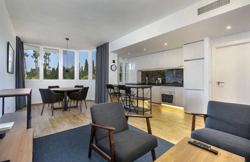 Golden Mile Apartment | Marbella Real - Family-Friendly 2 Bedroom Apartment Retreat