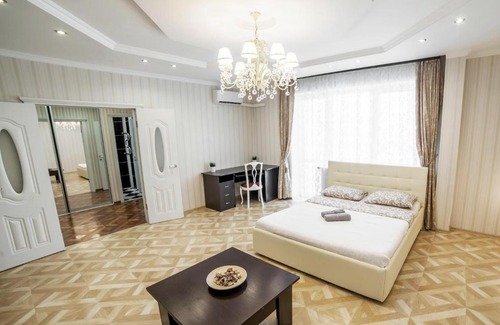 Nizhniy Novgorod City Centre Apartment | Elegant Marble Apartment in Central Location - 10/10 Rated