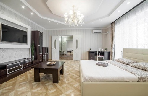 Nizhniy Novgorod City Centre Apartment | Elegant Marble Apartment in Central Location - 10/10 Rated