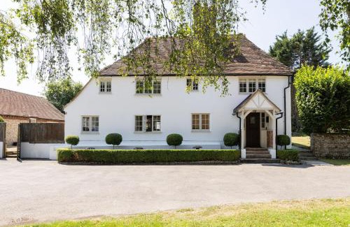 Sidlesham House | Discover Marble Bridge Farm: Pool, Hot Tub & Pet-Friendly