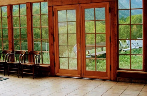 Marble House | Relaxing Marble Lodge at Beaver Lake Retreat Campus