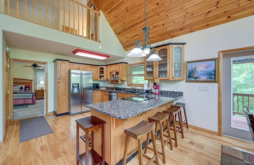 Marble Cabin | Marble Mountainside Retreat with Deck and Spa Amenities