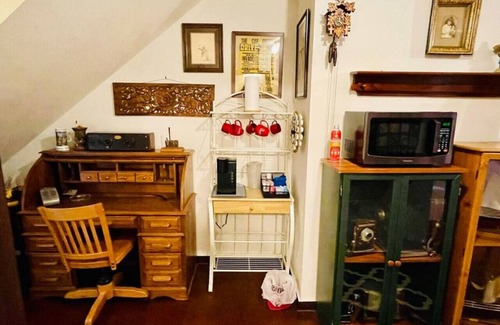 Kuttawa House | Unforgettable Stay at Marc's Museum by Lake Barkley