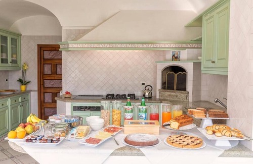 Ischia Porto Bed & Breakfast | Cozy Marcantonio B&B: Child-Friendly Stay with Breakfast