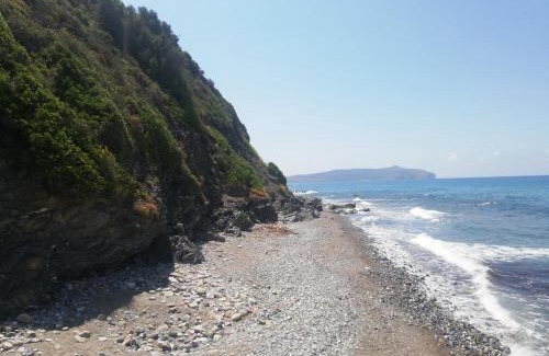 Caprioli Apartment | Pet-Friendly Retreat at Marcello e Lucia with Ocean Views