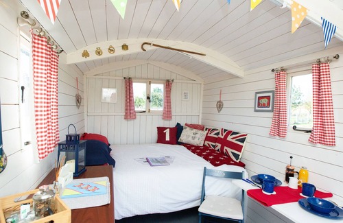 Huntingdon House | Experience March Shepherd's Hut: Hot Tub & Sauna Access