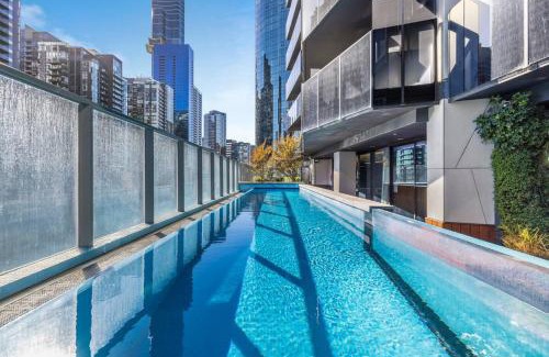 Southbank Apartment | Marco Metropolitan Escape: Your Next Great Getaway