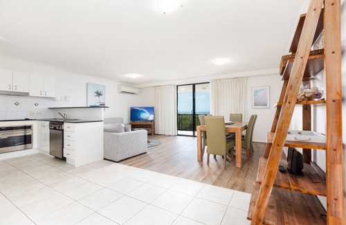 Marcoola Hotel | Relax at Marcoola Beach Resort with Pool and Spa Amenities