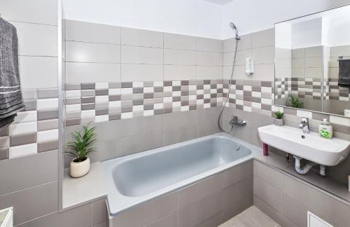 Resita Apartment | Convenient Marcos Apartments with Self Check-In & Family-Friendly