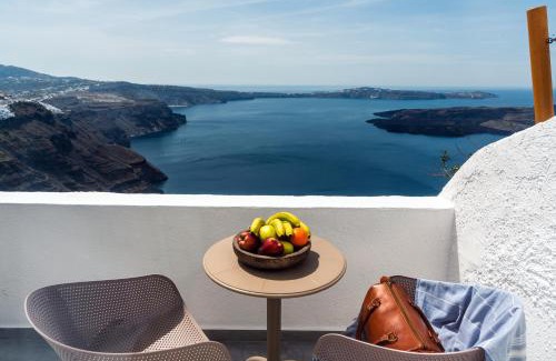 Imerovigli Apartment | Discover Krokos Villas: Family-Friendly Retreat with Breakfast