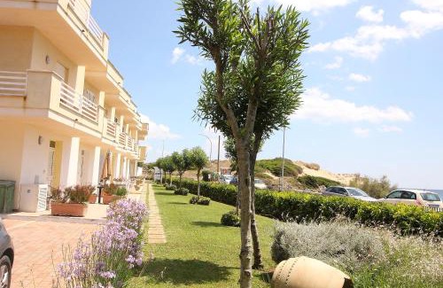 Torre San Giovanni Apartment | Guest Rated 10/10: Mare Di Pazze with Oceanfront Views