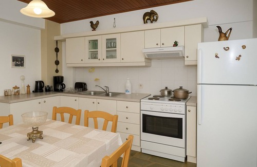 Patras Apartment | Relax at Mare - Oceanfront Retreat with Pool & Breakfast