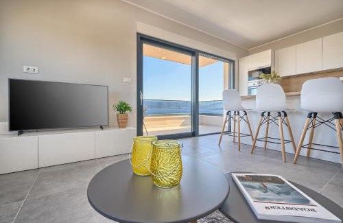 Slatine Apartment | Mare's Place - Seaview Apartment with Pool & Pet-Friendly