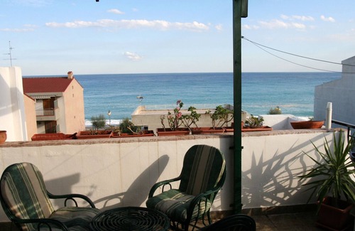 Furci Siculo Apartment | Romantic Getaway: Cozy Apartment Near Taormina with Spa