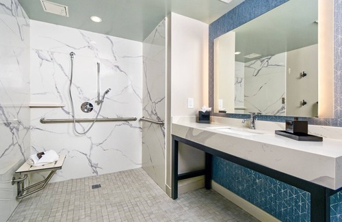 Westside Santa Cruz Hotel | Relax at Marea Sol Hotel: Pool, Spa & Family-Friendly Amenities