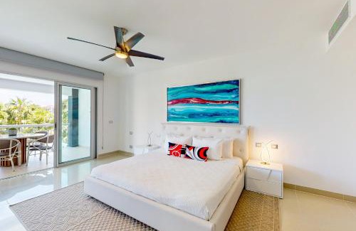 Puerto Juarez Apartment | Experience Mareazul 712 Norte: Family-Friendly with Pool