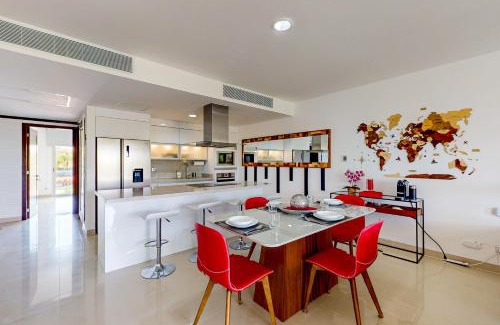 Puerto Juarez Apartment | Experience Mareazul 712 Norte: Family-Friendly with Pool