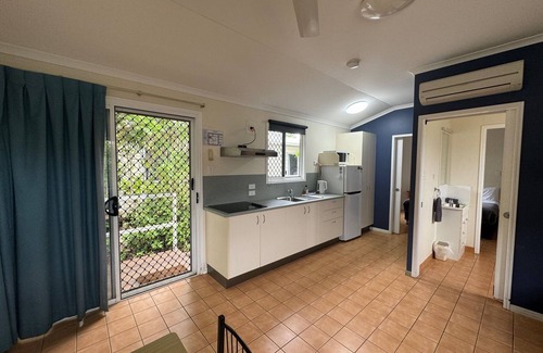 Mareeba Hotel | Discover Comfort at Mareeba Motor Inn with Pool & Dining