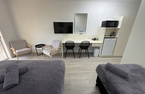 Mareeba Hotel | Discover Comfort at Mareeba Motor Inn with Pool & Dining