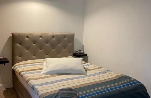 Timisoara House | Pet-Friendly Retreat at Maremi with Family Amenities
