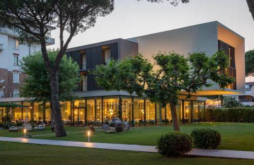 Milano Marittima Hotel | Experience MarePineta Resort: 5-Star Beachfront Oasis