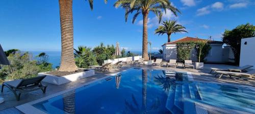 Los Realejos Apartment | Discover Maresía Village: Family-Friendly with Pool Access
