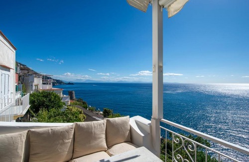 Praiano Hotel | Oceanfront Maresca Hotel Praiano: Guest Rated 9/10 Stay