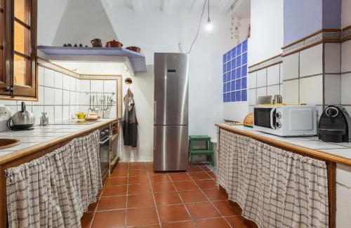 Sant Iscle de Vallalta House | Experience Maresme Natura: Family-Friendly Getaway Awaits