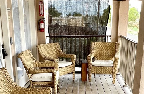 Marfa Apartment | Beautiful Marfa House El Balcon with Balcony Access