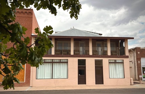 Marfa Apartment | Beautiful Marfa House El Balcon with Balcony Access