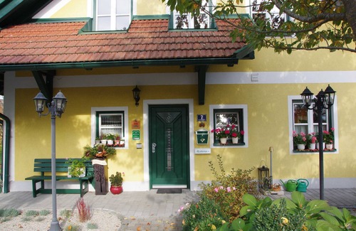 Sarleinsbach Apartment | Ocean View Retreat: Marga's Apartment for Family Getaways