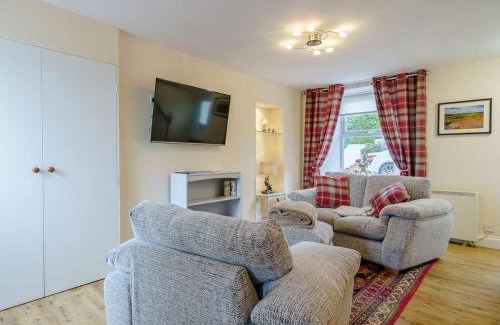 Chirnside House | Discover Comfort at Margaret House - Pet & Child Friendly Stay