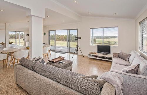 Rosa Glen House | Pet-Friendly Margaret River Farmhouse with 9/10 Guest Rating