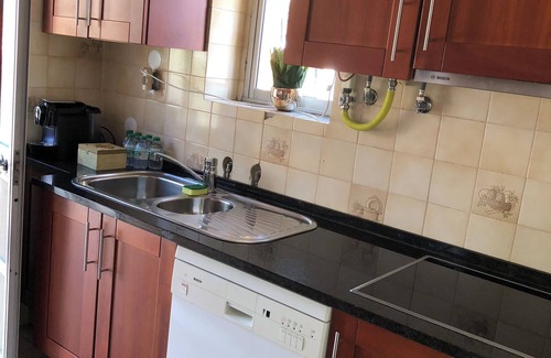 Cova da Piedade Villa | Explore Margarida Guest House in Almada with Family-Friendly Perks