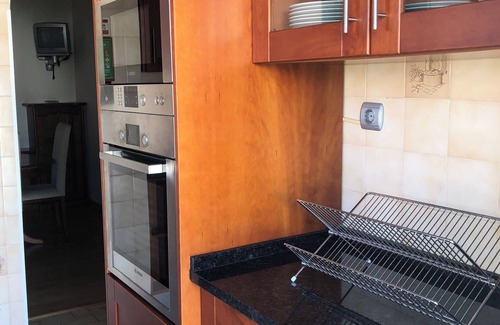 Cova da Piedade Villa | Explore Margarida Guest House in Almada with Family-Friendly Perks