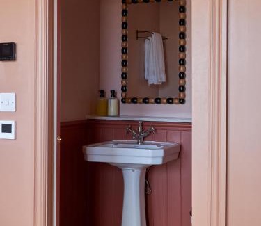 Margate Hotel | Ocean View Paradise at Margate House - Guest Rated 10/10