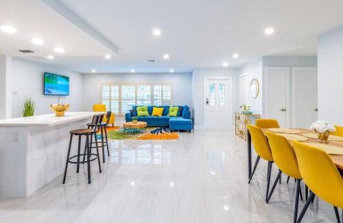 Margate House | Inviting Poolside Retreat Near Beach with BBQ & Pet Friendly