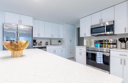Margate House | Inviting Poolside Retreat Near Beach with BBQ & Pet Friendly
