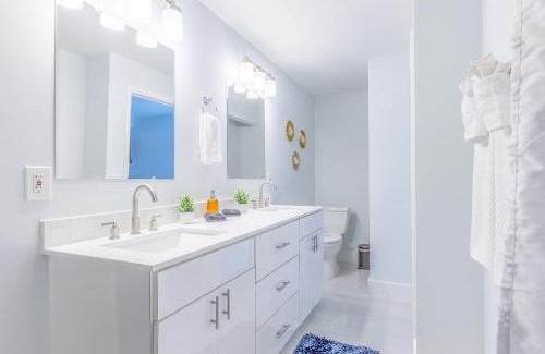 Margate House | Inviting Poolside Retreat Near Beach with BBQ & Pet Friendly