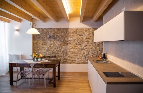 Salo Apartment | Pet and Child Friendly Getaway at Margherita Hotel