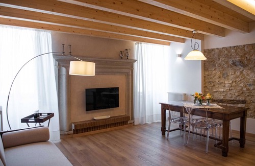 Salo Apartment | Pet and Child Friendly Getaway at Margherita Hotel