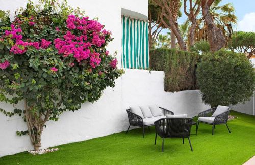 Poblado de Sancti Petri Apartment | Beautiful Maria del Mar Sea Apartment with Oceanfront Pool