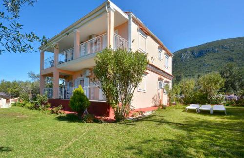 Agios Matthaios Apartment | Maria