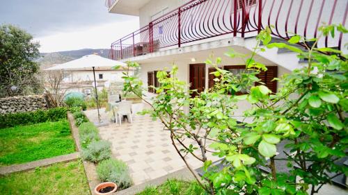 Seget Vranjica House | Oceanfront Retreat at La Vida Loca - Rated 9.4/10