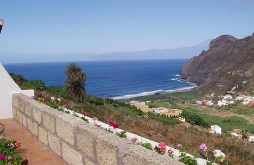 Hermigua House | Pet-Friendly Maria House with Kitchen & Breakfast Included