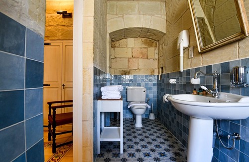 Ta' Għammar Bed & Breakfast | Experience Maria's B&B: Guest Rated 9.8 with Pool & Breakfast