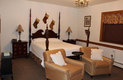 Campbell Park Bed & Breakfast | Relaxing Retreat at Maria's Creekside B&B - Rated 9.4/10